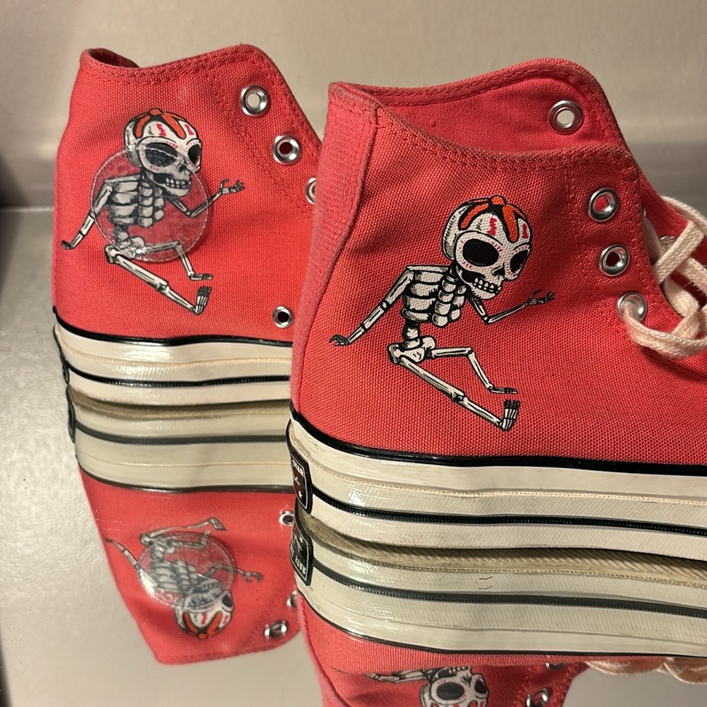 Converse all star Chuck Taylor pink unisex day of the dead sneakers. Size.M8 w10